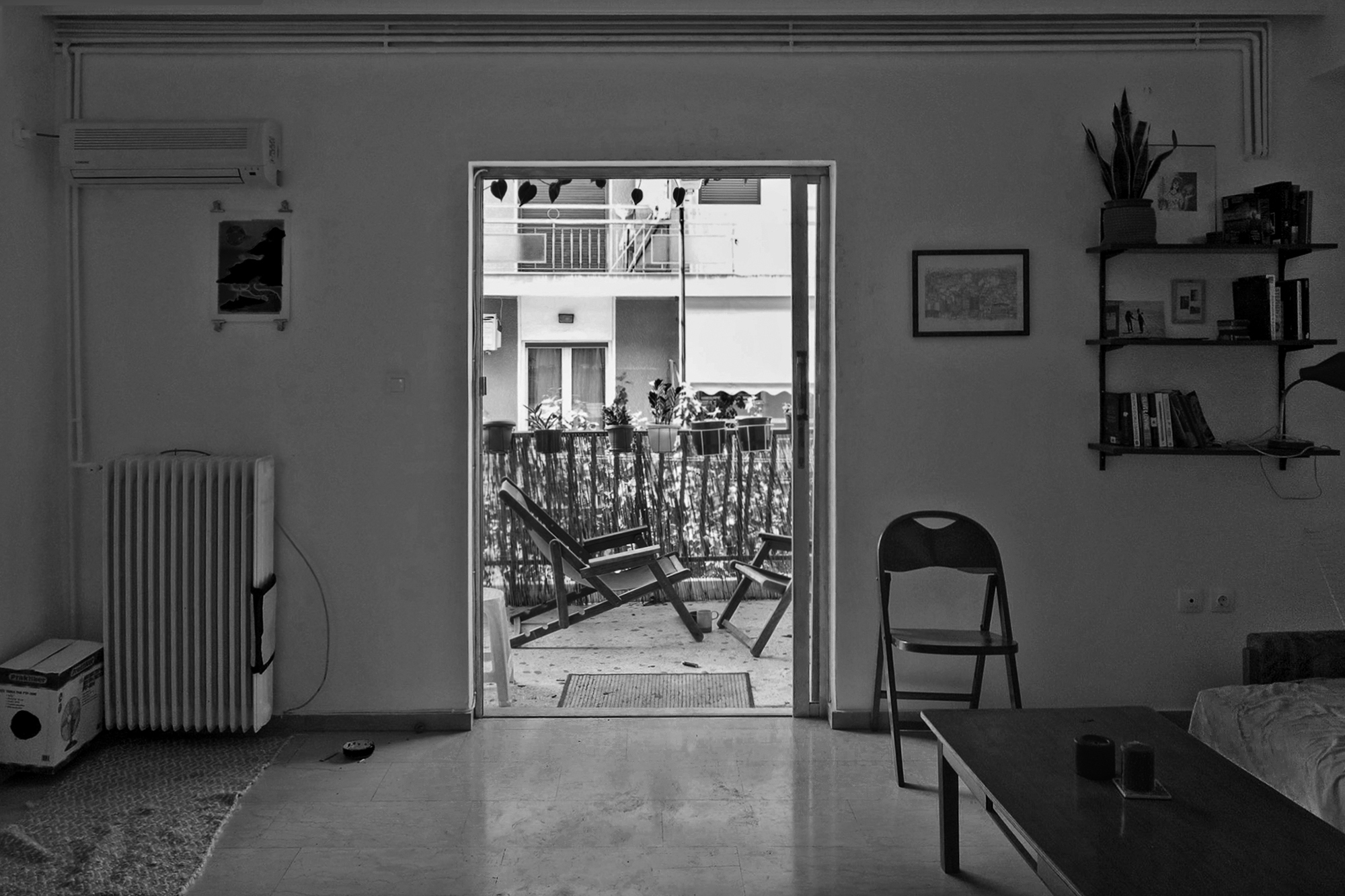 View of the threshold stage of a balcony in Petralona, Athens. August 2020. Source: George Kafka